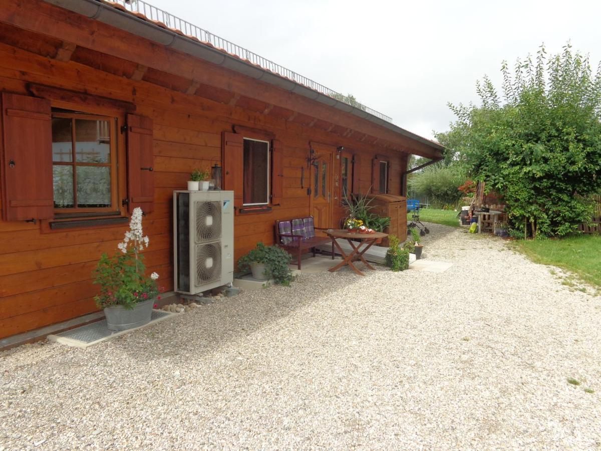 Barrierefreies Zimmer Im Blockhaus Mit Sauna Am See Soyen Dış mekan fotoğraf