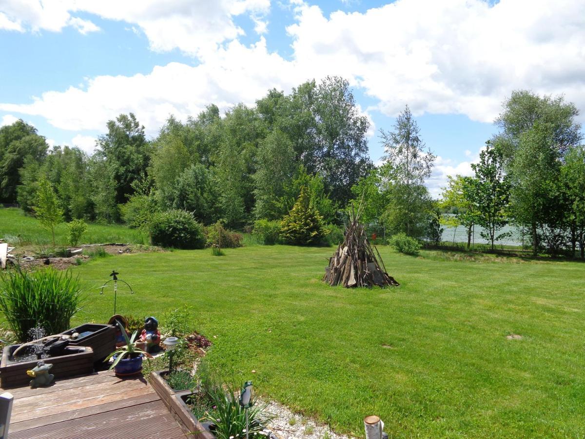 Barrierefreies Zimmer Im Blockhaus Mit Sauna Am See Soyen Dış mekan fotoğraf