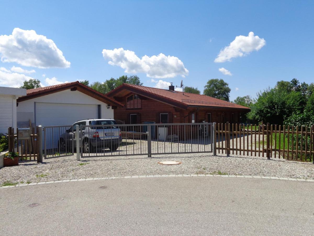 Barrierefreies Zimmer Im Blockhaus Mit Sauna Am See Soyen Dış mekan fotoğraf