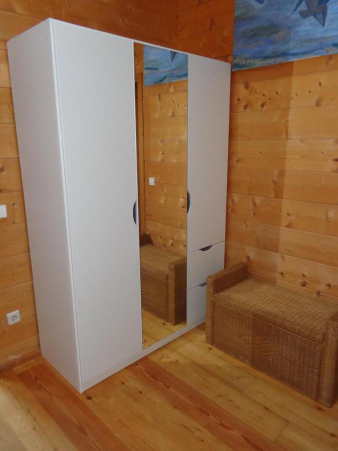 Barrierefreies Zimmer Im Blockhaus Mit Sauna Am See Soyen Dış mekan fotoğraf