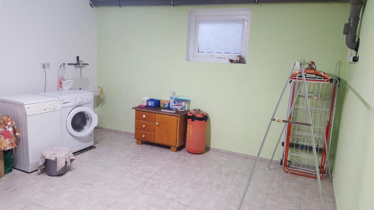 Barrierefreies Zimmer Im Blockhaus Mit Sauna Am See Soyen Dış mekan fotoğraf