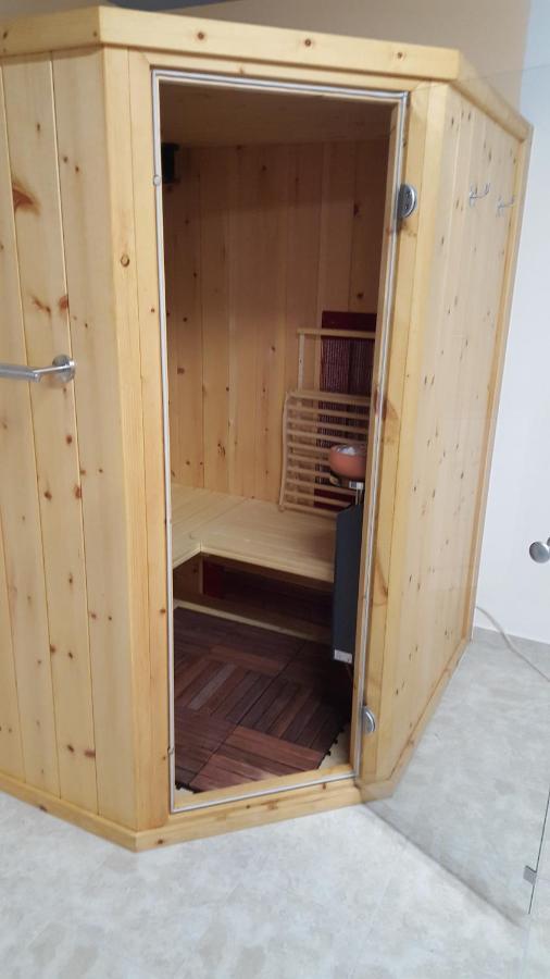 Barrierefreies Zimmer Im Blockhaus Mit Sauna Am See Soyen Dış mekan fotoğraf