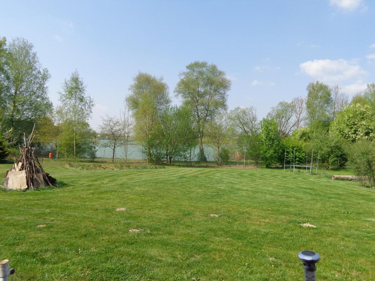 Barrierefreies Zimmer Im Blockhaus Mit Sauna Am See Soyen Dış mekan fotoğraf