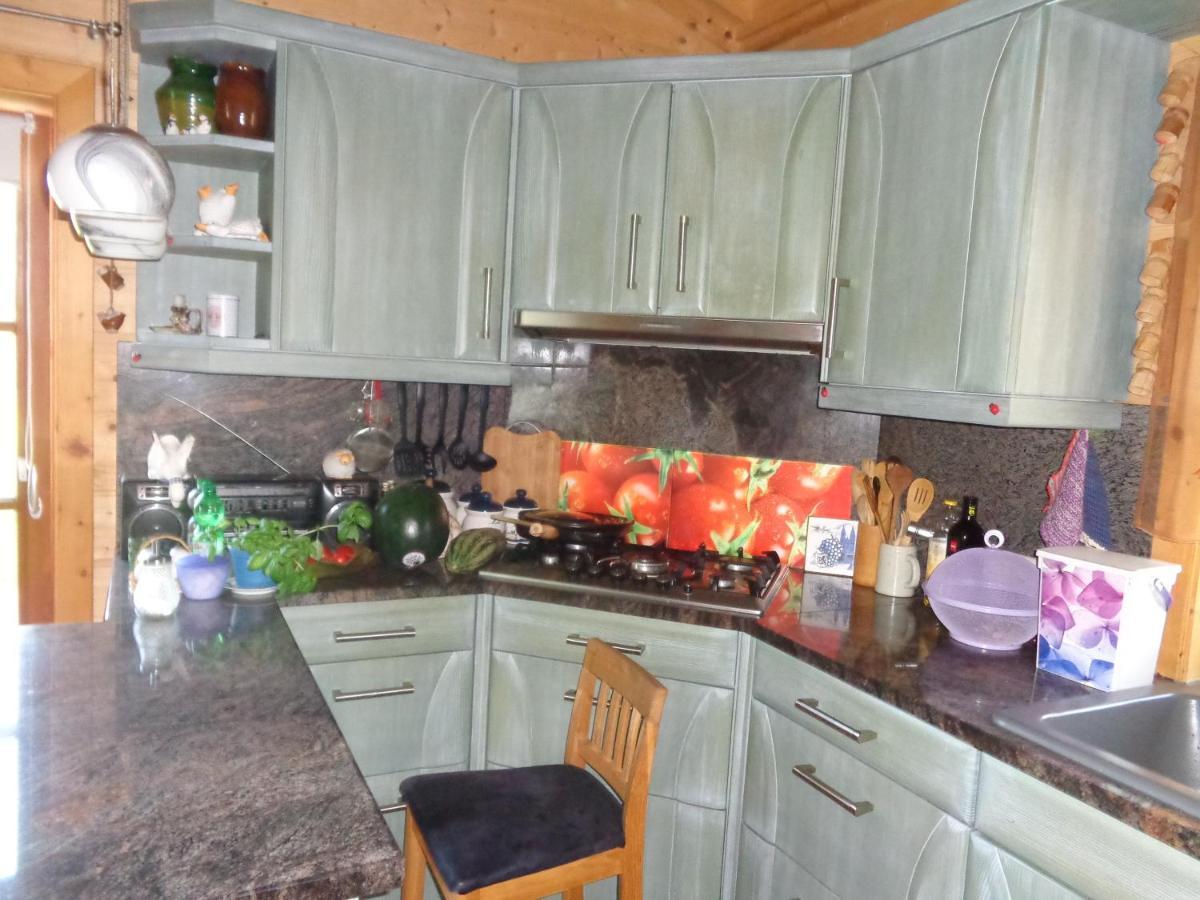 Barrierefreies Zimmer Im Blockhaus Mit Sauna Am See Soyen Dış mekan fotoğraf