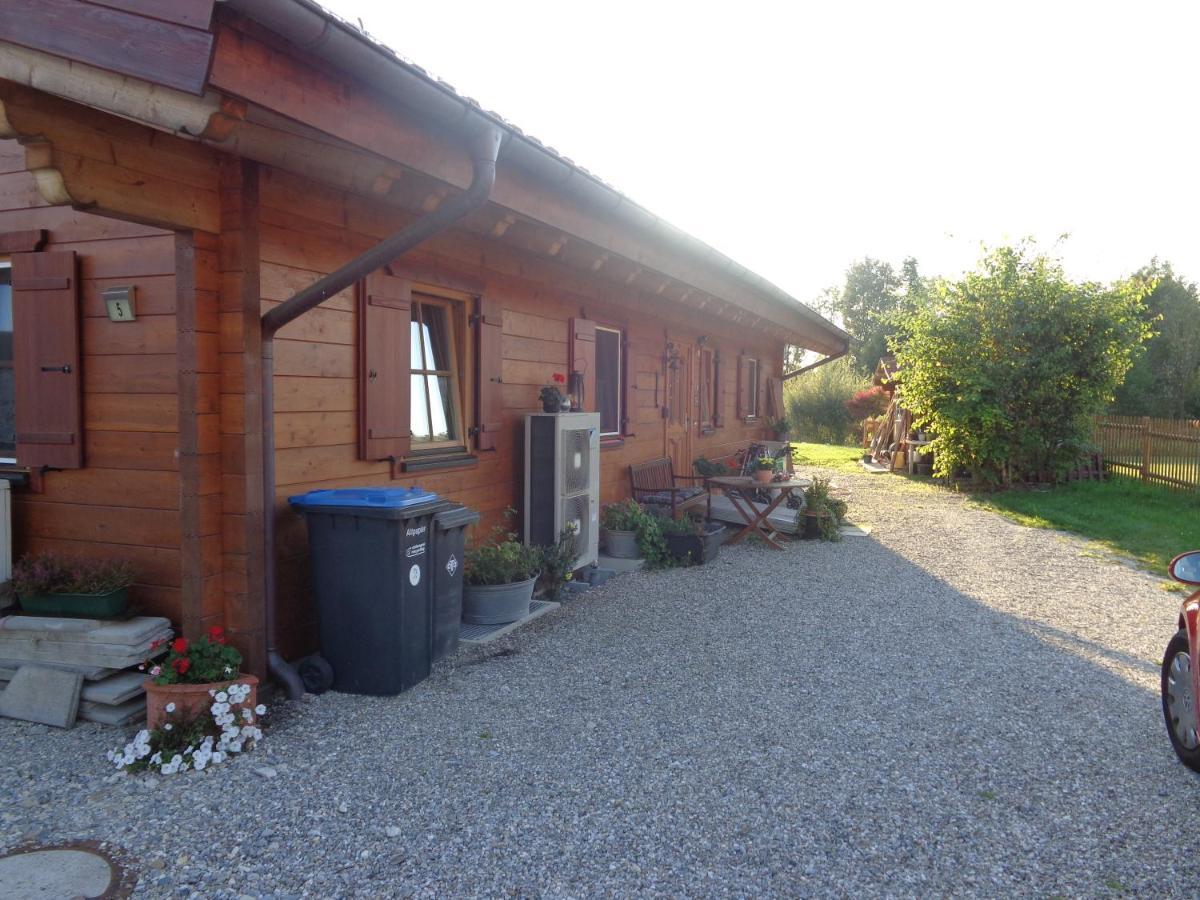 Barrierefreies Zimmer Im Blockhaus Mit Sauna Am See Soyen Dış mekan fotoğraf