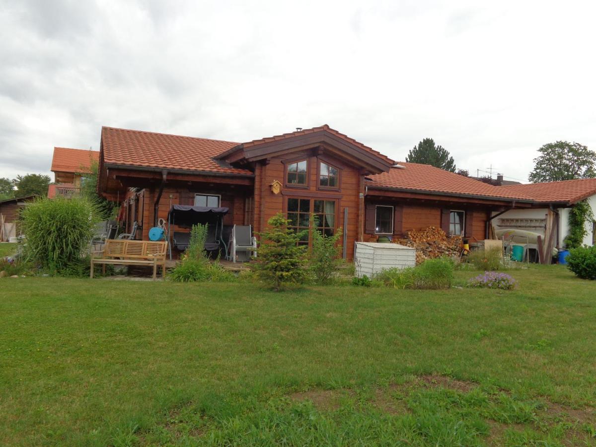 Barrierefreies Zimmer Im Blockhaus Mit Sauna Am See Soyen Dış mekan fotoğraf