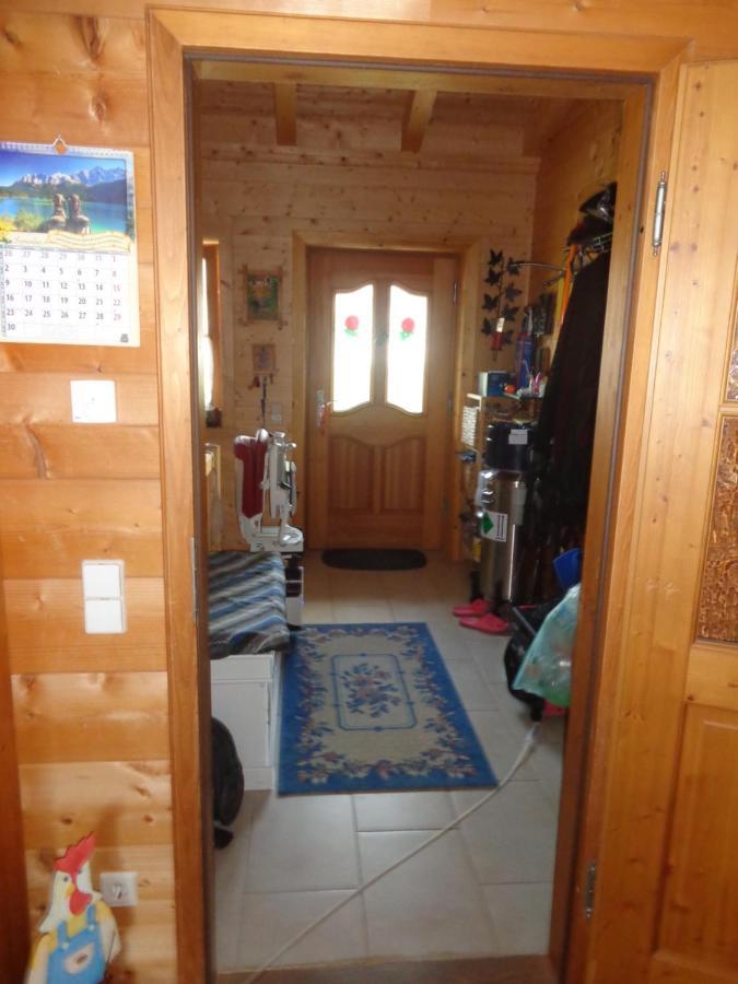 Barrierefreies Zimmer Im Blockhaus Mit Sauna Am See Soyen Dış mekan fotoğraf