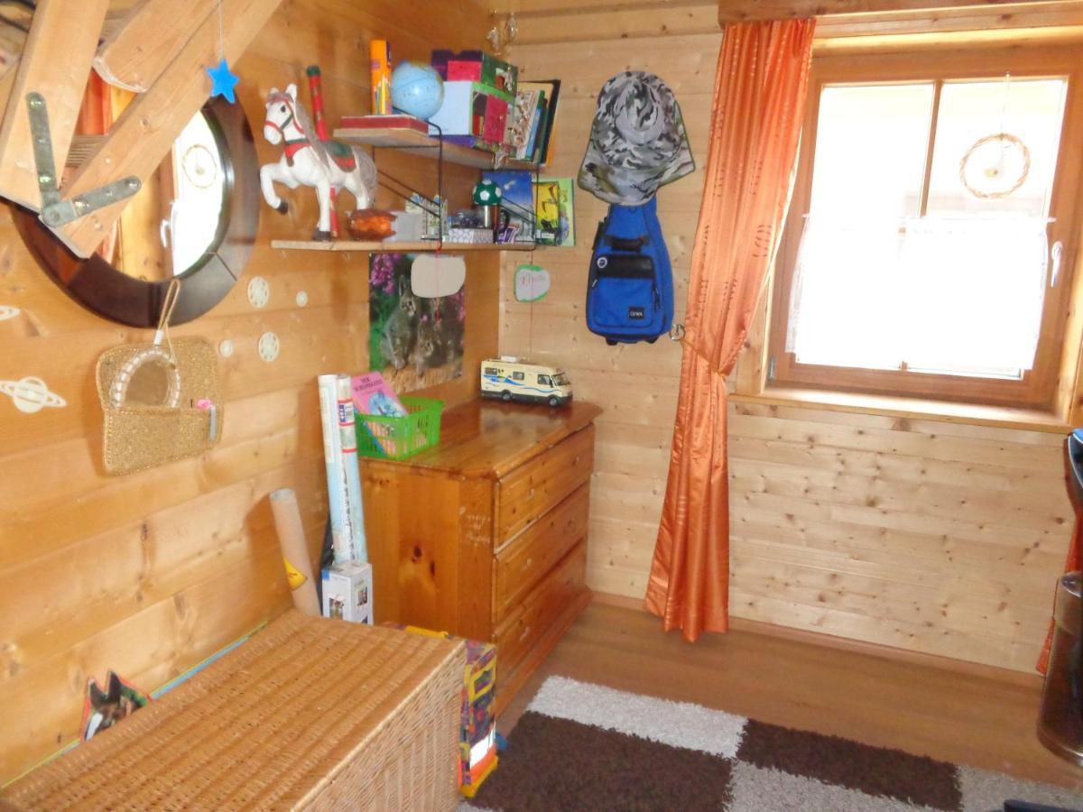 Barrierefreies Zimmer Im Blockhaus Mit Sauna Am See Soyen Dış mekan fotoğraf
