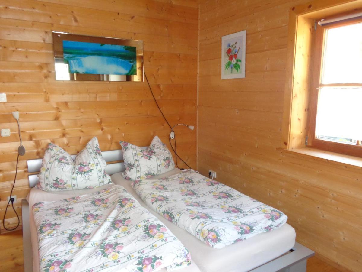 Barrierefreies Zimmer Im Blockhaus Mit Sauna Am See Soyen Dış mekan fotoğraf